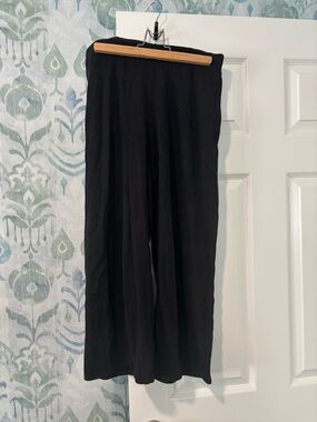 Eileen Fisher Black cropped Wide Leg Ribbed Pants with elastic waistband. size s